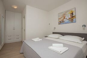 Apartments Mladen