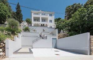 Apartments Mladen