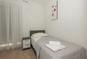 Apartments Mladen