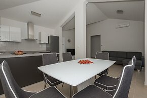 Apartments Mladen