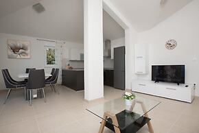 Apartments Mladen