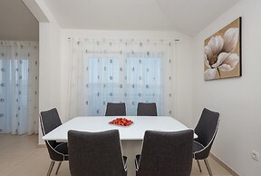 Apartments Mladen