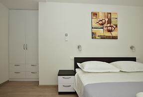 Apartments Mladen