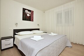 Apartments Mladen