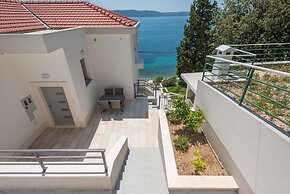 Apartments Mladen