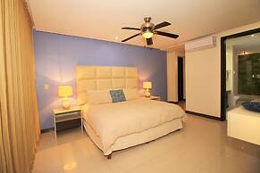 Downtown Apartment Oasis 12