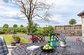 Bryn Eithin Cottage Far From the Madding Crowd