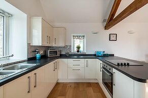 Bryn Eithin Cottage Far From the Madding Crowd