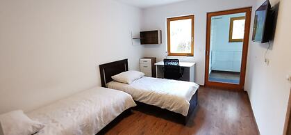 Domovoj Apartments and Rooms