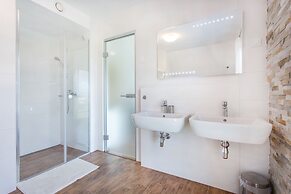 Domovoj Apartments and Rooms