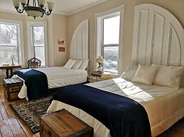 Carlisle House Inn