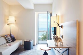 Moxy Patra Marina