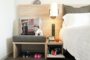 Moxy Patra Marina