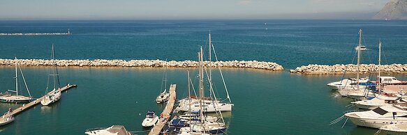 Moxy Patra Marina