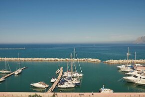 Moxy Patra Marina