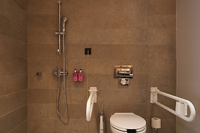Moxy Patra Marina
