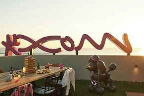 Moxy Patra Marina