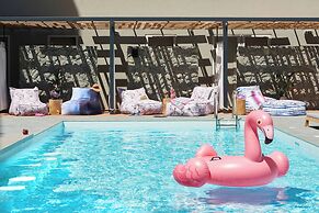 Moxy Patra Marina