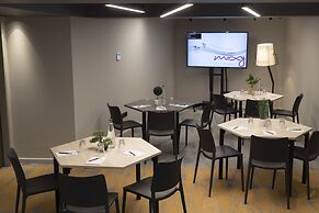 Moxy Patra Marina