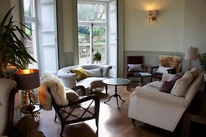 Burleigh Court