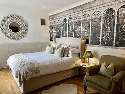 Burleigh Court