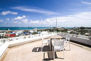 Azure Lofts & Pool Hotel