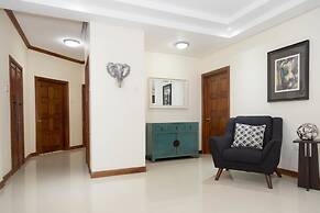Luxury 3 Level Town House