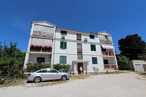 Apartment Dina