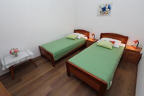 Apartment Dina