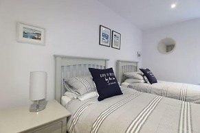 Middle Chine - 2 Bedroom Holiday Home