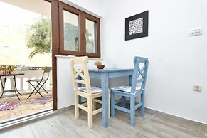 Ina Apartments