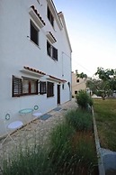 Ina Apartments