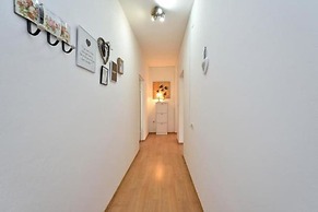 Ina Apartments