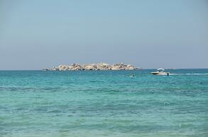 Glaronissi Beach