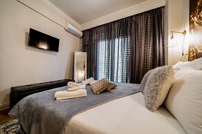 Corona Deluxe Apt Must