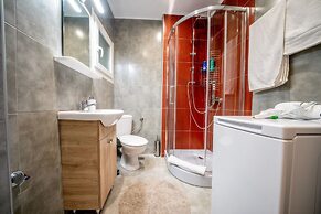 Corona Deluxe Apt Must