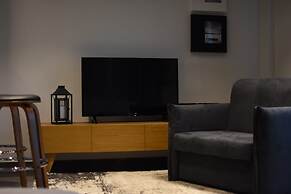 Comely Luxury Apt Must