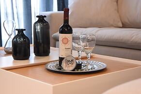Comely Luxury Apt Must