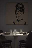 Comely Luxury Apt Must