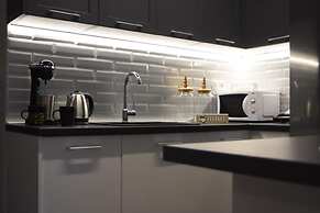 Comely Luxury Apt Must