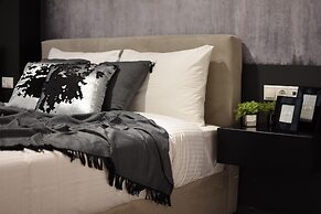 Comely Luxury Apt Must