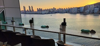 H Avenue Gwangalli Beach