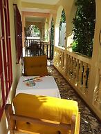 lilis Apartments