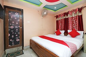 OYO 16627 Xpress Inn
