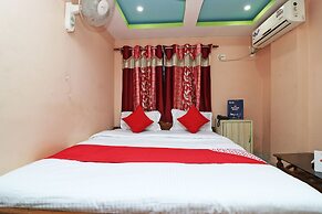 OYO 16627 Xpress Inn