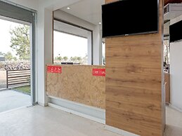 OYO 26116 Food Hub
