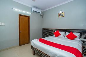 OYO Flagship 18338 White Fort