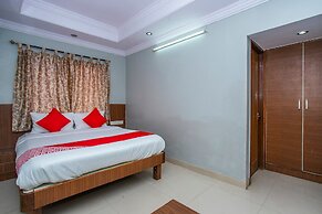 OYO Flagship 18338 White Fort