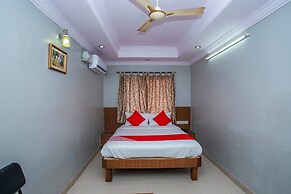 OYO Flagship 18338 White Fort