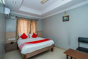 OYO Flagship 18338 White Fort